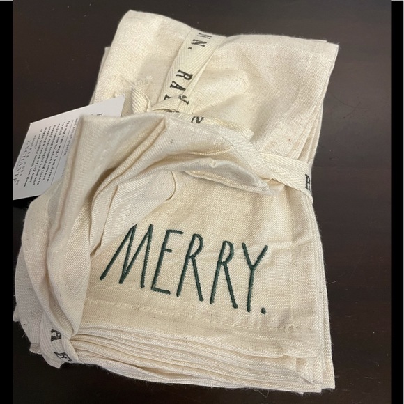 NWT Set of 4 Embroidered Rae Dunn Napkins BELIEVE MERRY FA LA LA SANTA - Picture 4 of 7